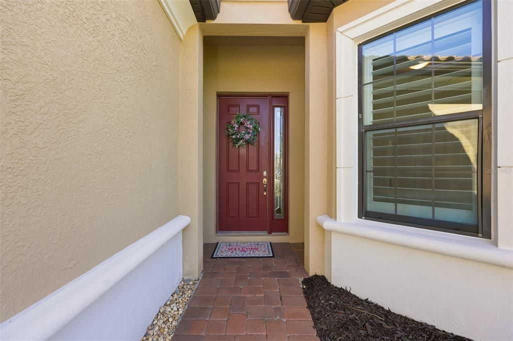 For Sale: $589,000 (3 beds, 3 baths, 2071 Square Feet)