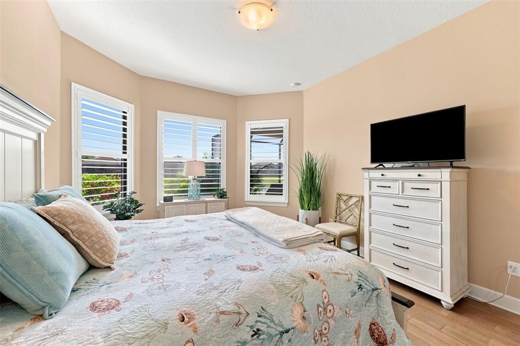 For Sale: $589,000 (3 beds, 3 baths, 2071 Square Feet)