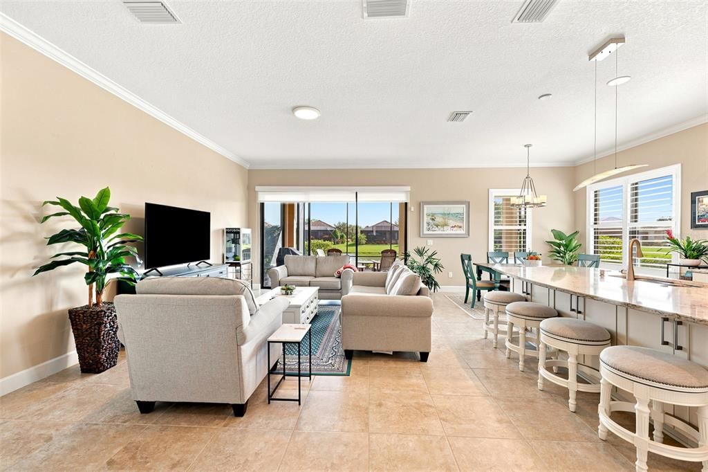 For Sale: $589,000 (3 beds, 3 baths, 2071 Square Feet)