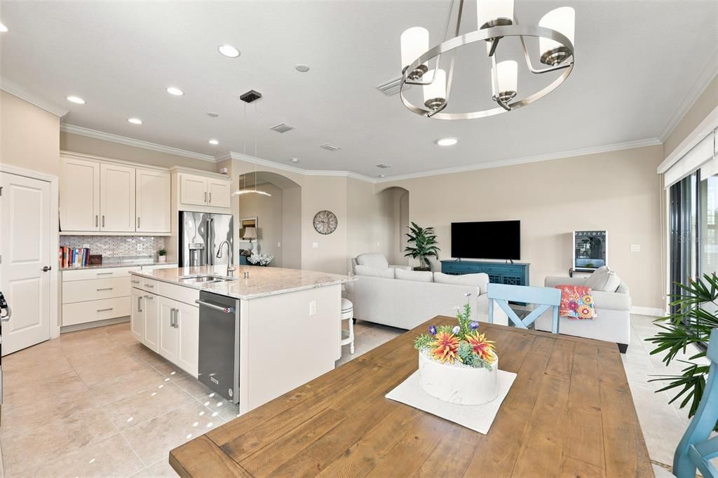 For Sale: $589,000 (3 beds, 3 baths, 2071 Square Feet)