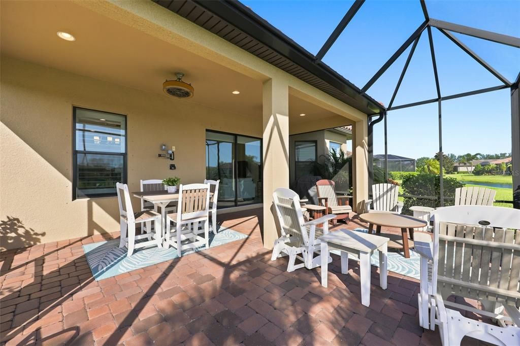 For Sale: $589,000 (3 beds, 3 baths, 2071 Square Feet)