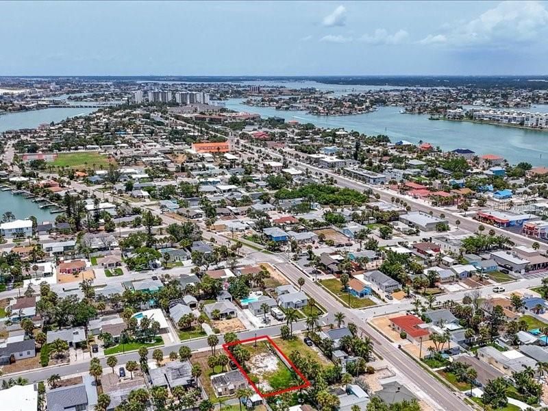 En Venta: $305,000 (0.11 acres)