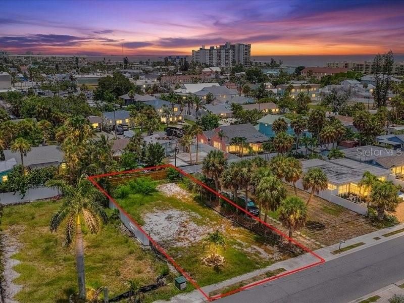 En Venta: $305,000 (0.11 acres)