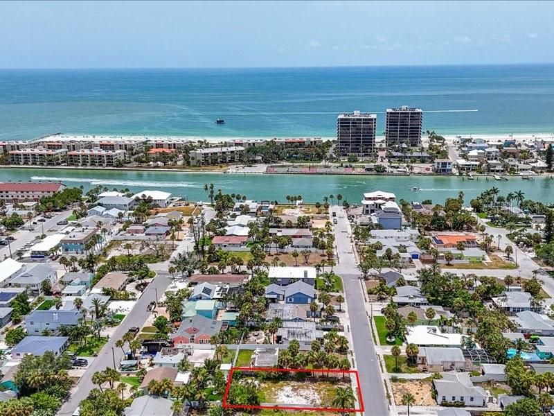 En Venta: $305,000 (0.11 acres)