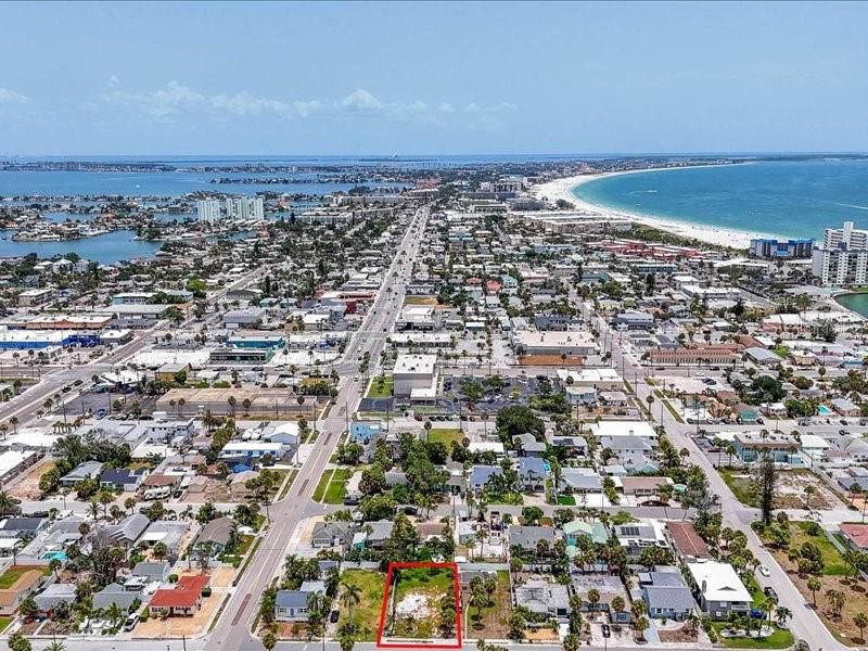 En Venta: $305,000 (0.11 acres)
