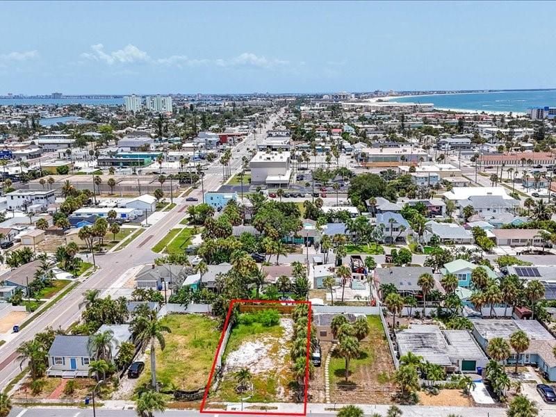 En Venta: $305,000 (0.11 acres)
