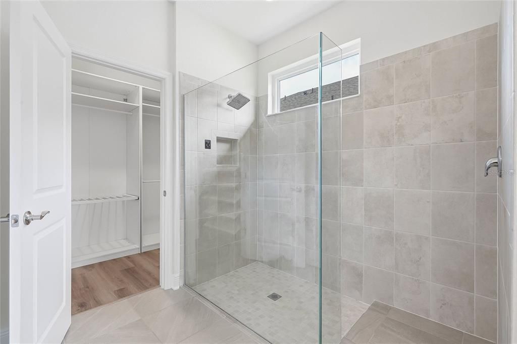 Под контрактом: $535,000 (3 спален, 2 ванн, 1901 Квадратных фут)