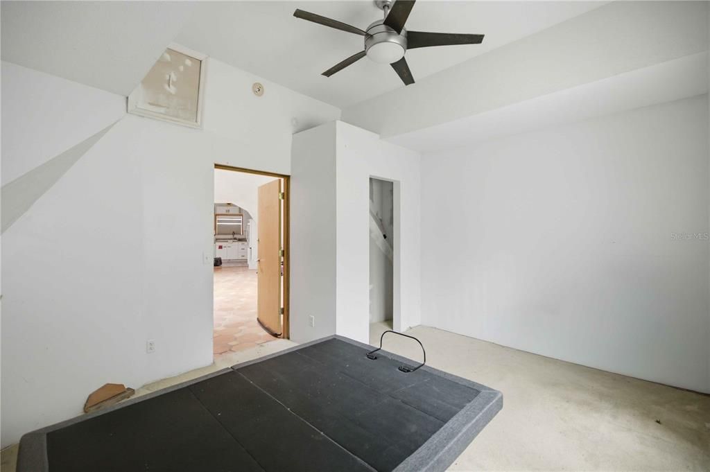 На продажу: $249,900 (2 спален, 1 ванн, 1500 Квадратных фут)