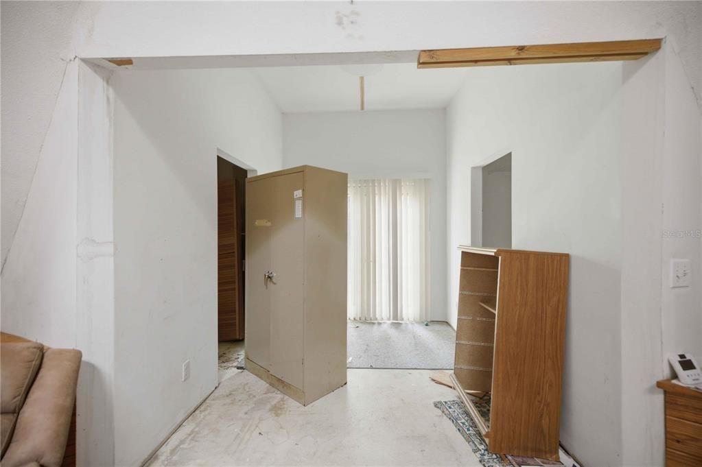На продажу: $249,900 (2 спален, 1 ванн, 1500 Квадратных фут)