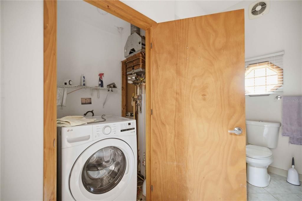 На продажу: $249,900 (2 спален, 1 ванн, 1500 Квадратных фут)