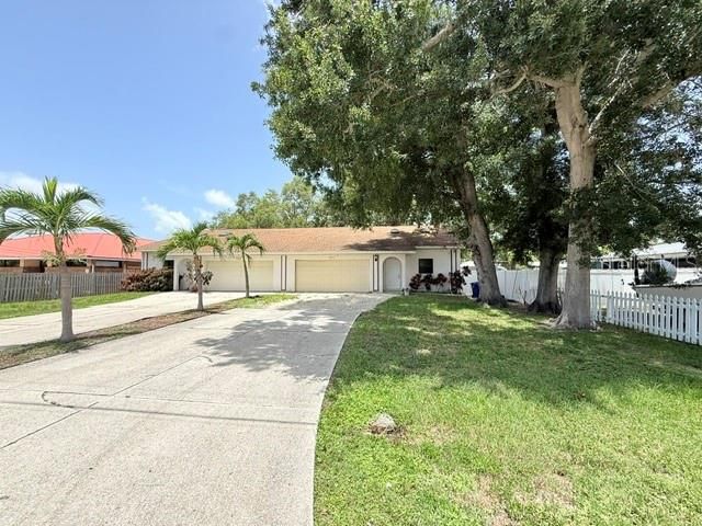 Activo con contrato: $570,000 (12 camas, 0 baños, 2462 Pies cuadrados)