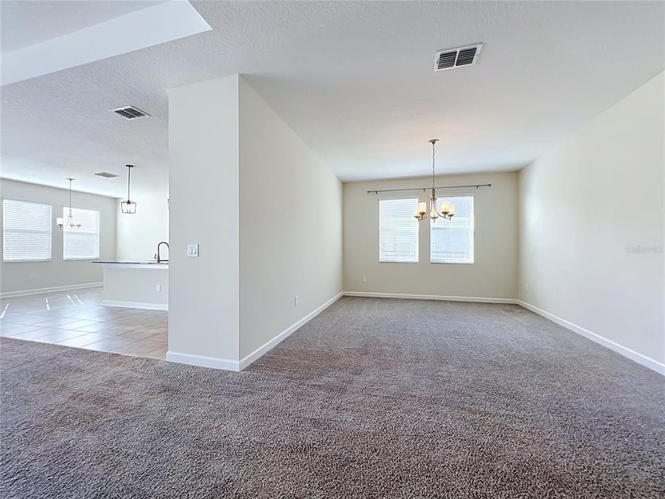 Activo con contrato: $559,000 (4 camas, 3 baños, 2712 Pies cuadrados)