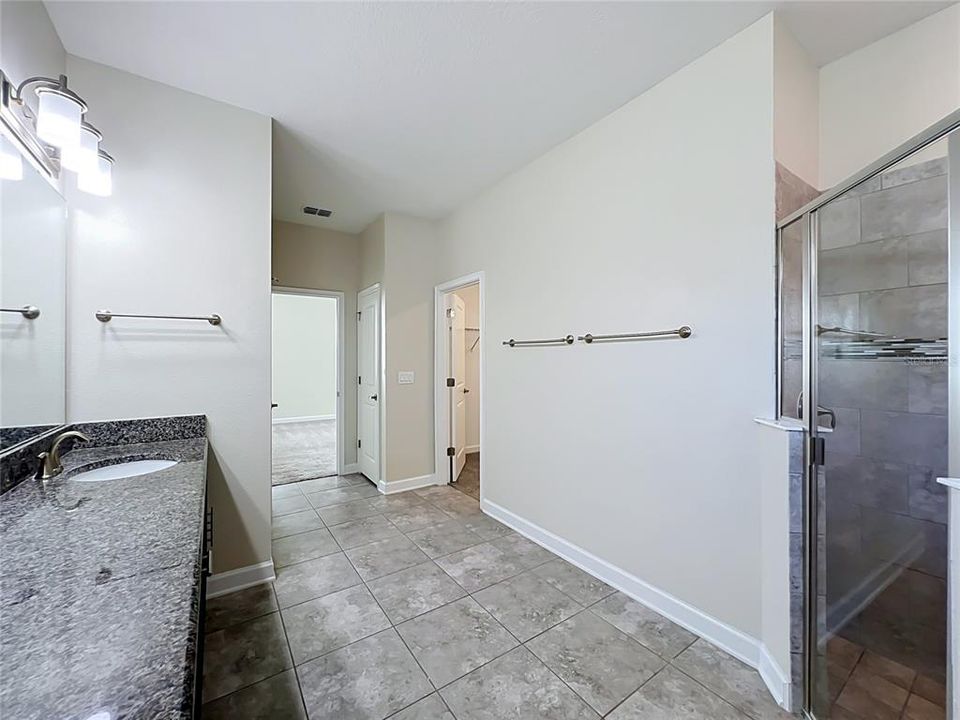 Activo con contrato: $559,000 (4 camas, 3 baños, 2712 Pies cuadrados)