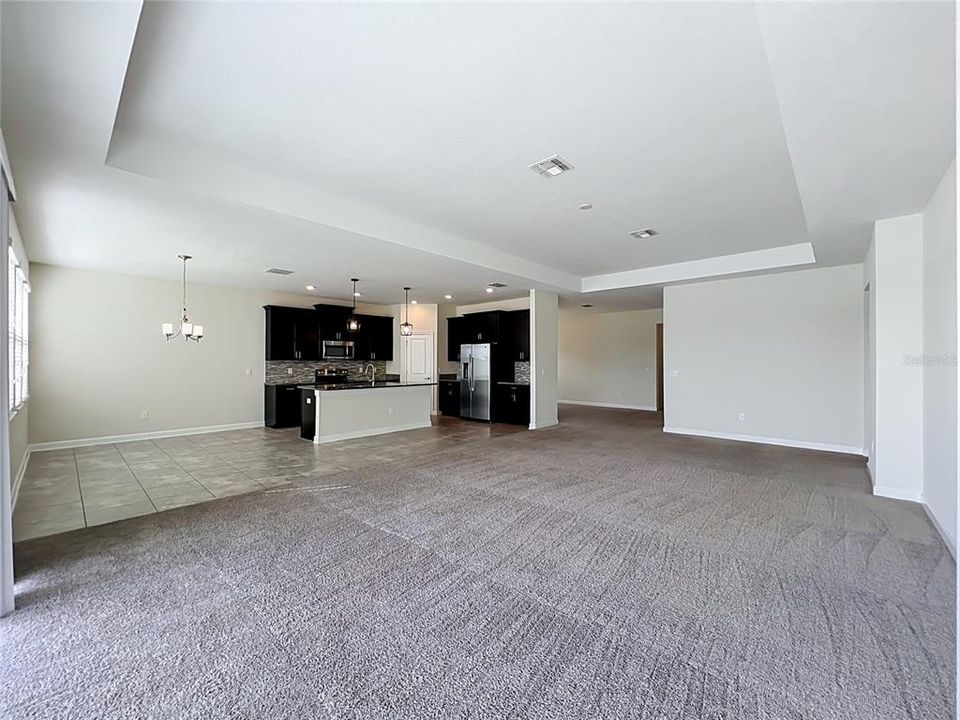 Activo con contrato: $559,000 (4 camas, 3 baños, 2712 Pies cuadrados)