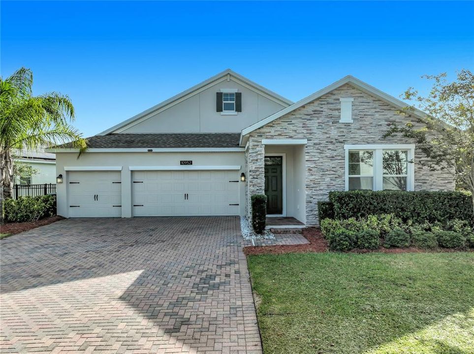 Activo con contrato: $559,000 (4 camas, 3 baños, 2712 Pies cuadrados)