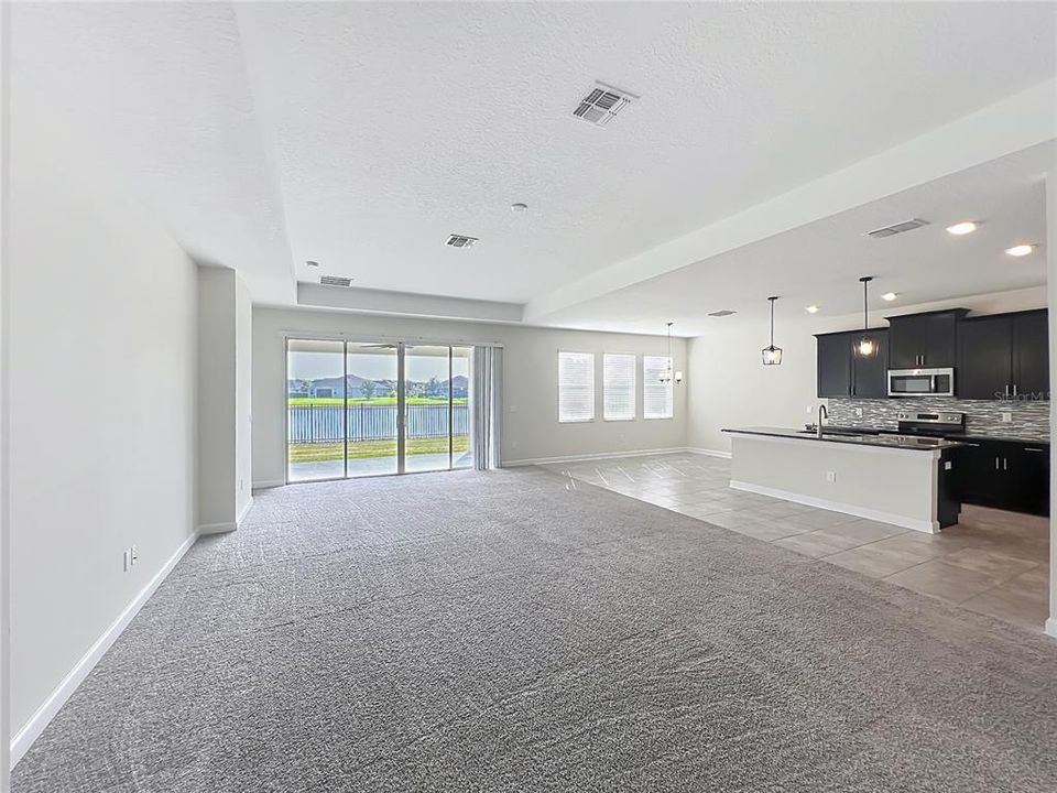 Activo con contrato: $559,000 (4 camas, 3 baños, 2712 Pies cuadrados)