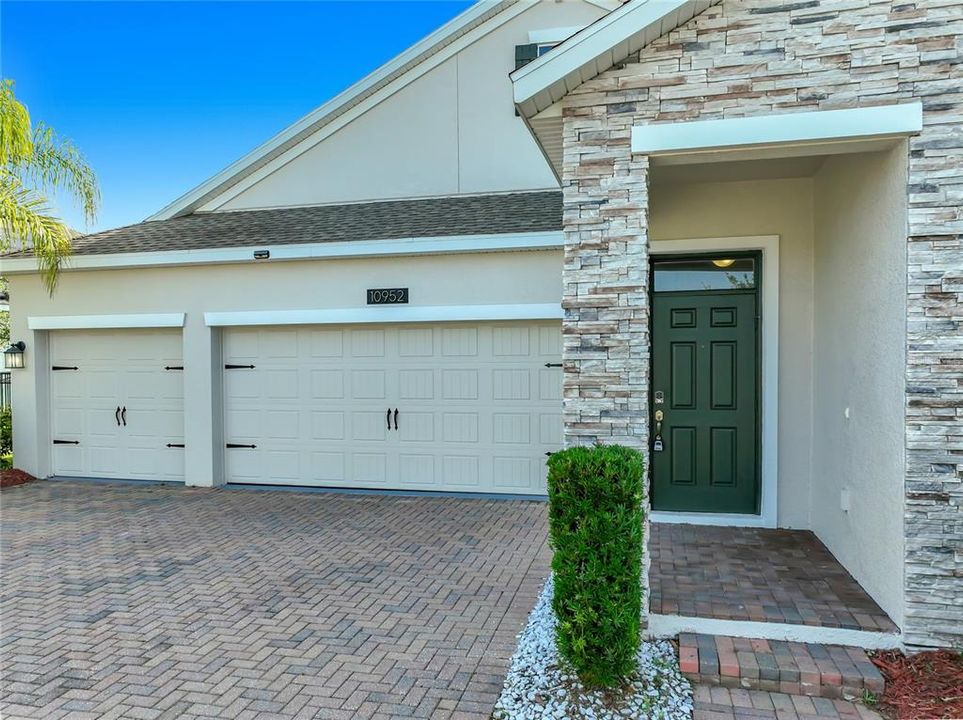 Activo con contrato: $559,000 (4 camas, 3 baños, 2712 Pies cuadrados)