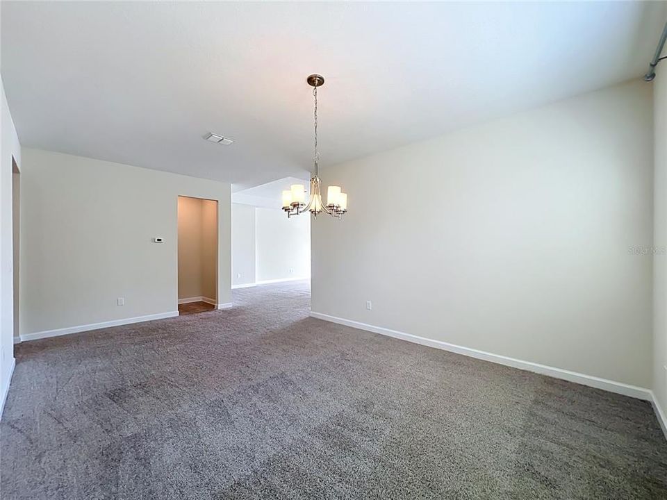 Activo con contrato: $559,000 (4 camas, 3 baños, 2712 Pies cuadrados)
