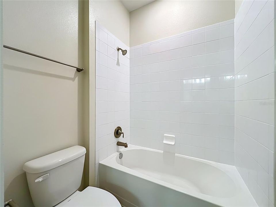 Activo con contrato: $559,000 (4 camas, 3 baños, 2712 Pies cuadrados)