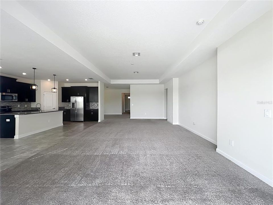 Activo con contrato: $559,000 (4 camas, 3 baños, 2712 Pies cuadrados)