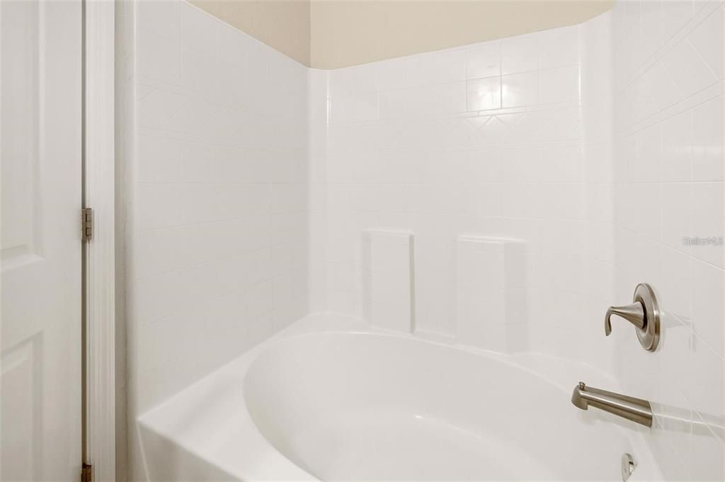 En Venta: $250,000 (3 camas, 2 baños, 1328 Pies cuadrados)