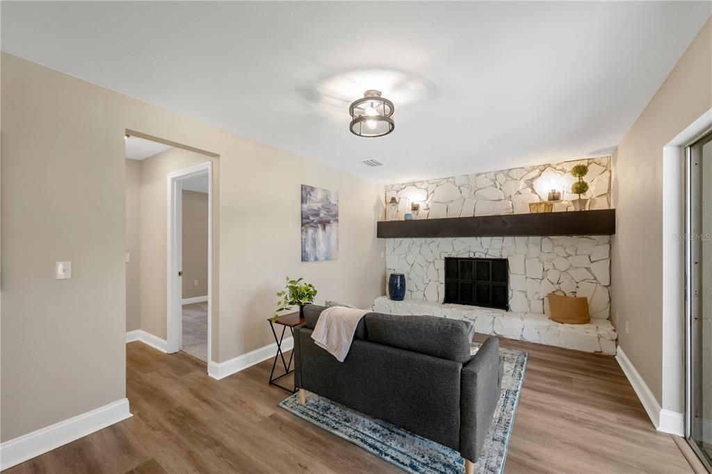En Venta: $449,900 (4 camas, 3 baños, 2333 Pies cuadrados)
