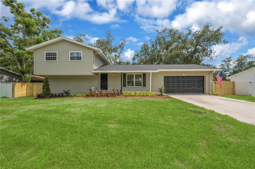 En Venta: $449,900 (4 camas, 3 baños, 2333 Pies cuadrados)