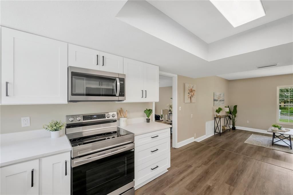 En Venta: $449,900 (4 camas, 3 baños, 2333 Pies cuadrados)