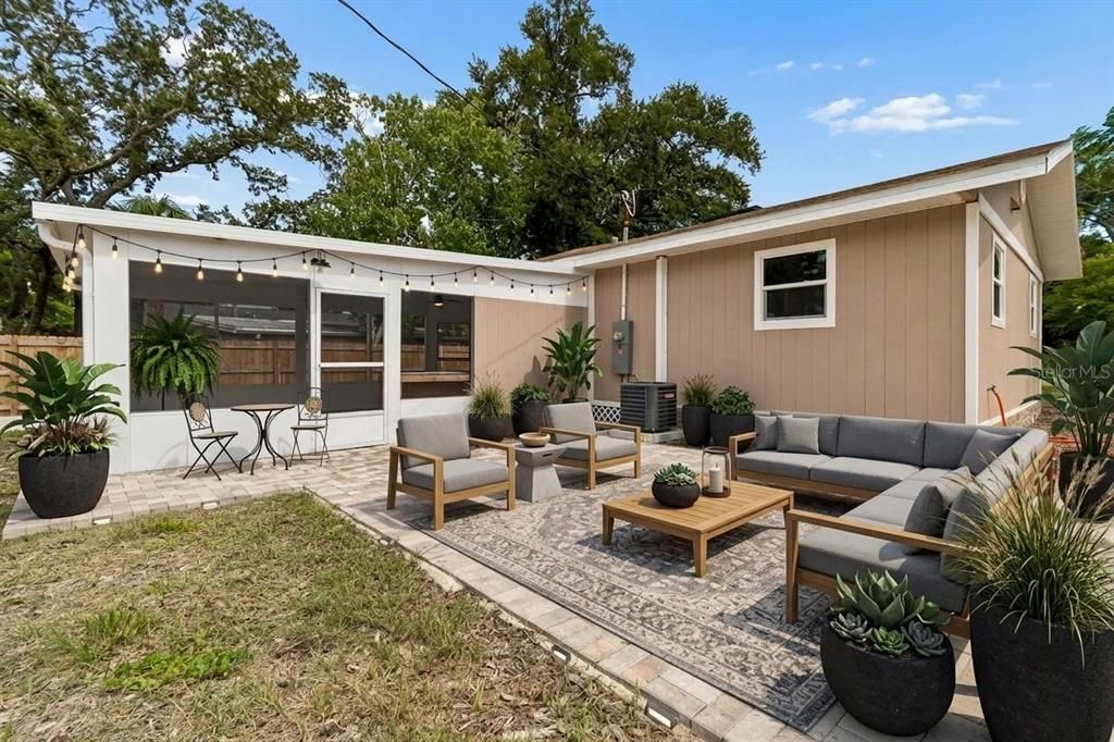 En Venta: $305,000 (2 camas, 2 baños, 720 Pies cuadrados)