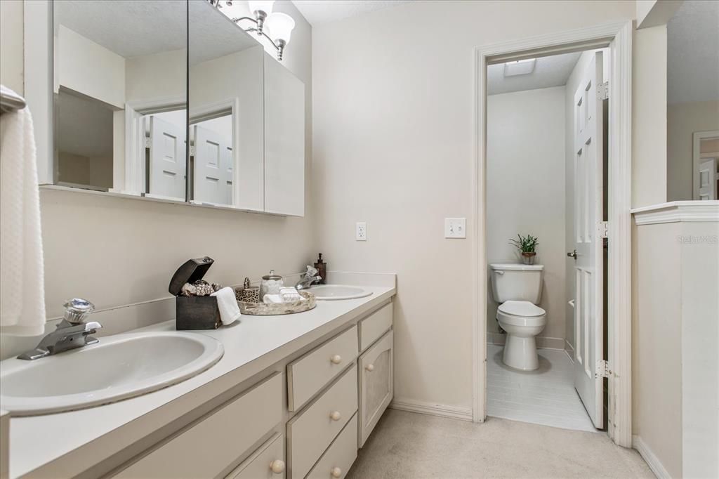 合同活跃: $297,000 (2 贝兹, 2 浴室, 1699 平方英尺)