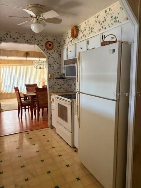 For Sale: $159,900 (2 beds, 2 baths, 1211 Square Feet)