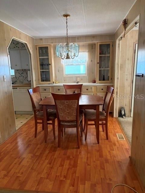 For Sale: $159,900 (2 beds, 2 baths, 1211 Square Feet)