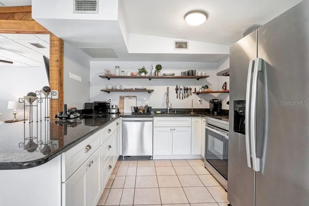 Activo con contrato: $345,000 (3 camas, 2 baños, 1100 Pies cuadrados)