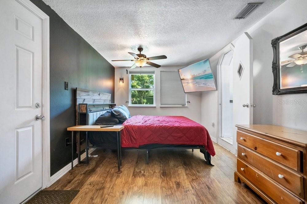 Activo con contrato: $345,000 (3 camas, 2 baños, 1100 Pies cuadrados)