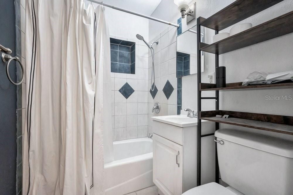 Activo con contrato: $345,000 (3 camas, 2 baños, 1100 Pies cuadrados)