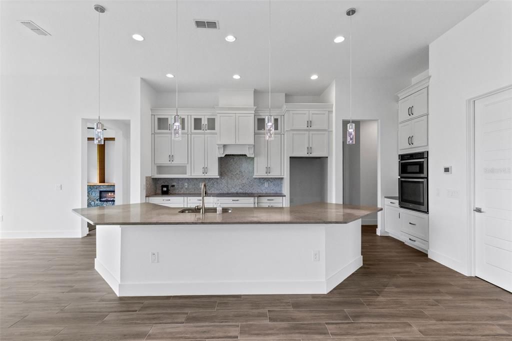 For Sale: $895,990 (4 beds, 3 baths, 2917 Square Feet)