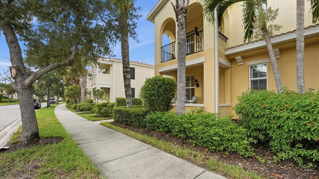 En Venta: $379,900 (3 camas, 3 baños, 1858 Pies cuadrados)