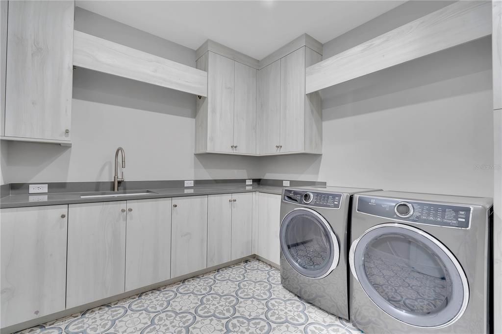 For Sale: $6,500,000 (3 beds, 3 baths, 3550 Square Feet)