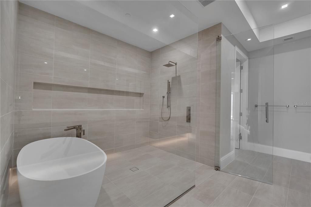For Sale: $6,500,000 (3 beds, 3 baths, 3550 Square Feet)