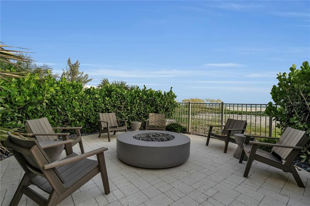 For Sale: $6,500,000 (3 beds, 3 baths, 3550 Square Feet)