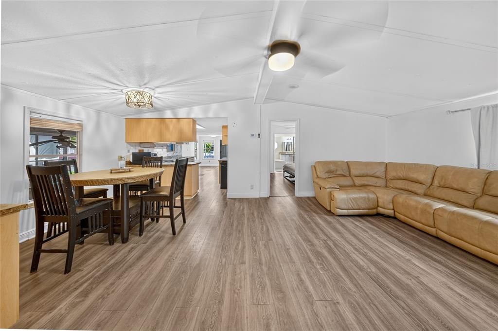 For Sale: $300,000 (4 beds, 2 baths, 1440 Square Feet)