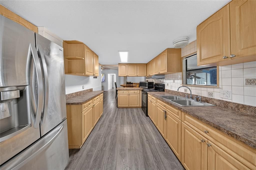 For Sale: $300,000 (4 beds, 2 baths, 1440 Square Feet)