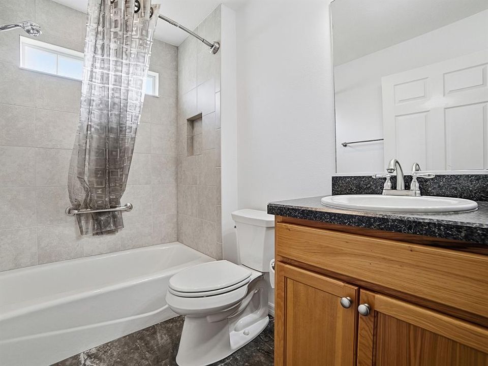 Activo con contrato: $434,900 (3 camas, 3 baños, 1964 Pies cuadrados)