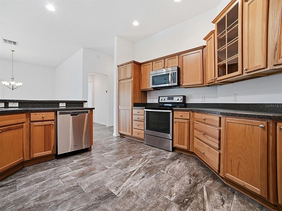 Activo con contrato: $434,900 (3 camas, 3 baños, 1964 Pies cuadrados)