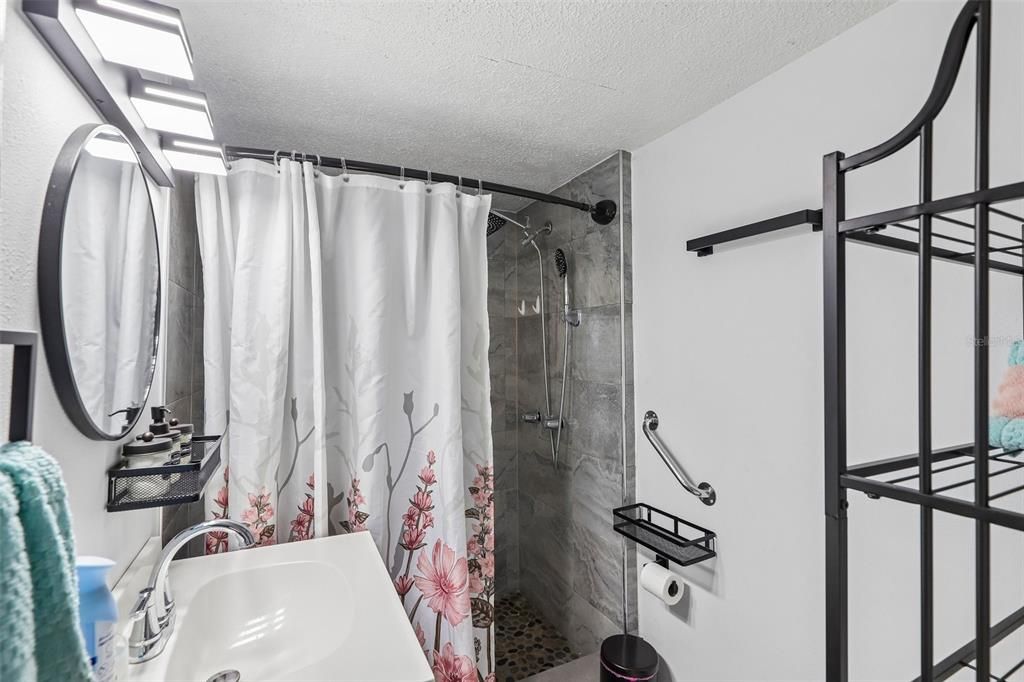 For Sale: $130,000 (2 beds, 1 baths, 504 Square Feet)