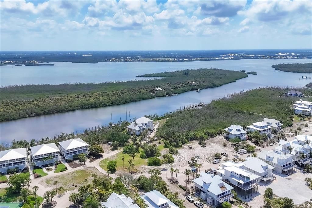 На продажу: $155,000 (0.14 acres)