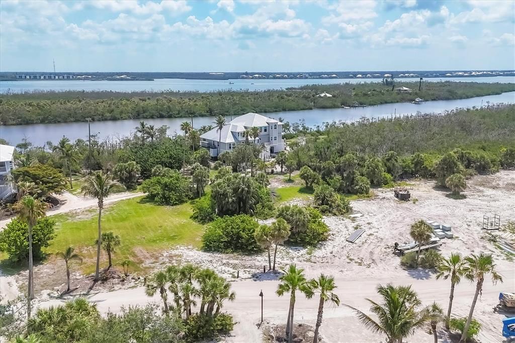 На продажу: $155,000 (0.14 acres)