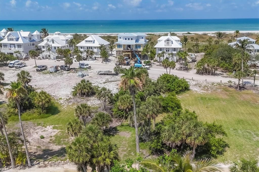 На продажу: $155,000 (0.14 acres)