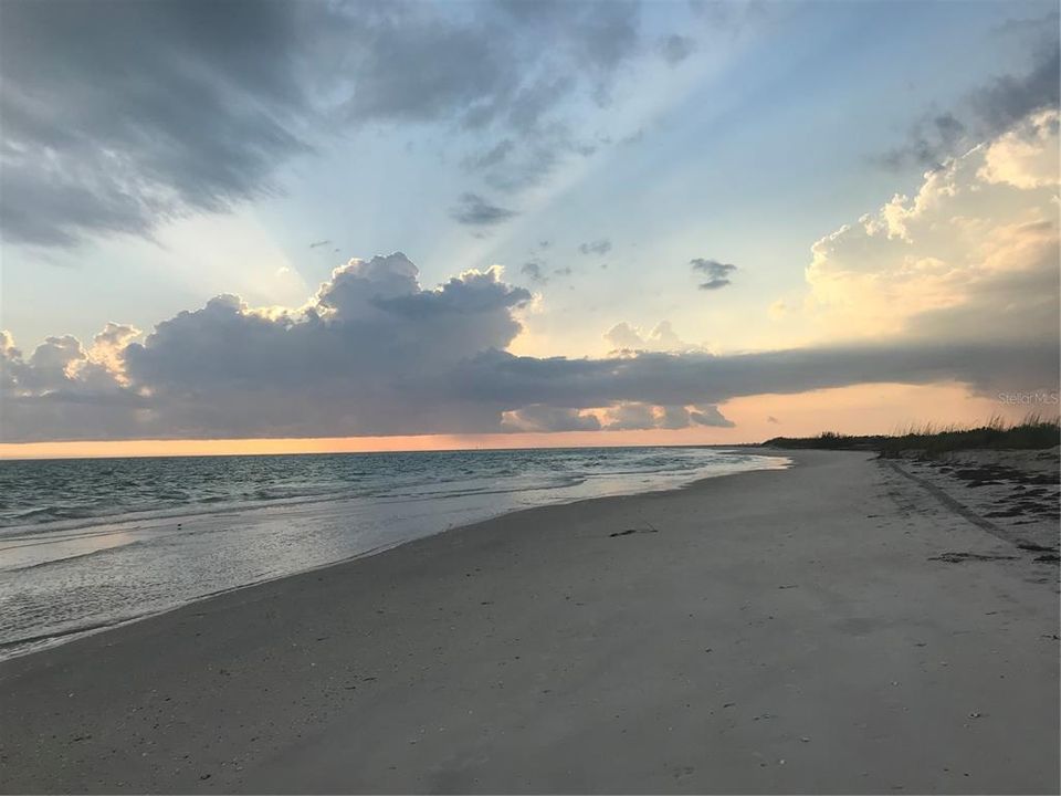 На продажу: $155,000 (0.14 acres)