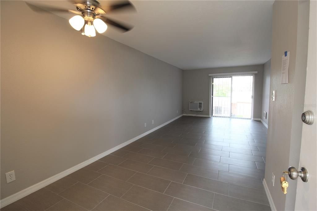 For Rent: $1,290 (1 beds, 1 baths, 560 Square Feet)